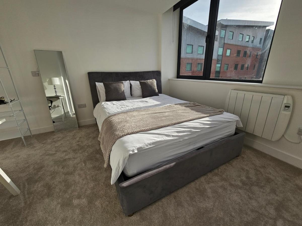 Brand New Trafford Apartment Manchester Exterior foto