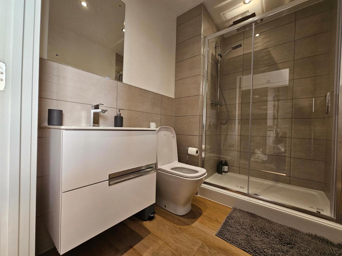 Brand New Trafford Apartment Manchester Exterior foto